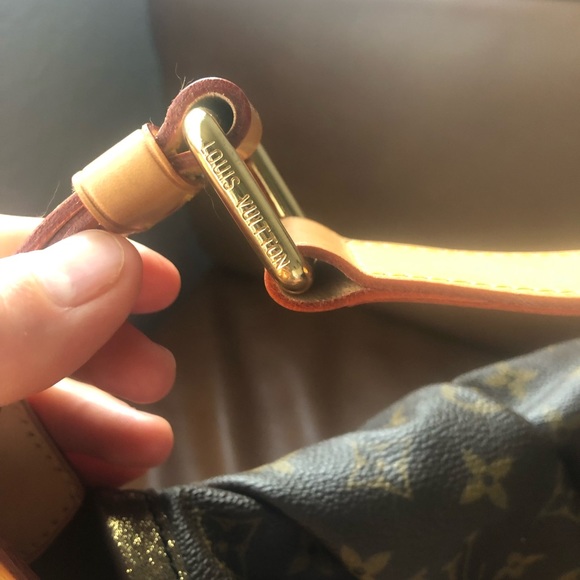 💯% Authentic Louis Vuitton Kalahari GM - Picture 3 of 8